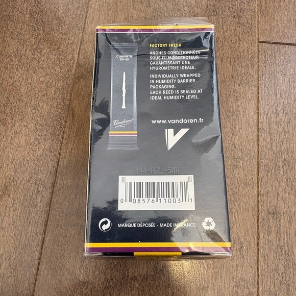 4/$20 Vandoren Paris Clarinet Reeds 2.5 Strength- 10 pack. NIB - Picture 4 of 6